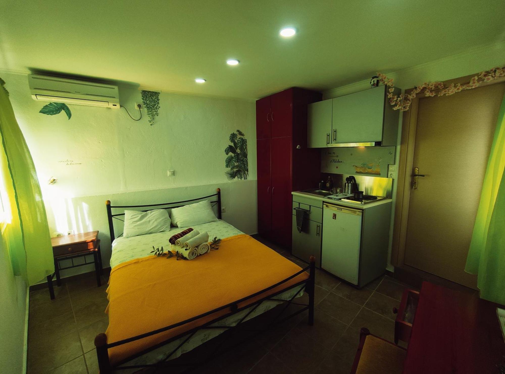 Melinta Rena'S Rooms Μελίντα الغرفة الصورة